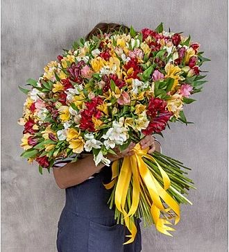 Букет цветов для женщин «Увертюра» (альстромерия)