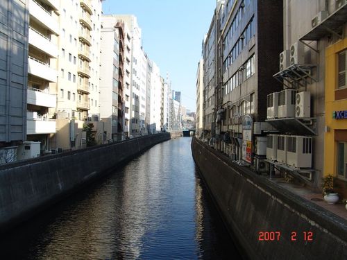 канал в Токио