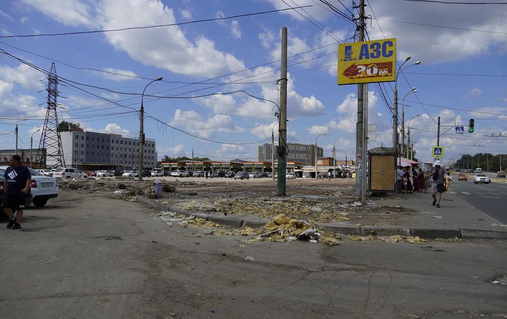 На Кировском вещевом рынке расчистили территорию под строительство транспортного узла